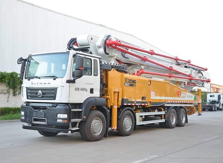 XCMG new concrete pump truck HB62V China 62m concrete pump truck with sitrak chassis price